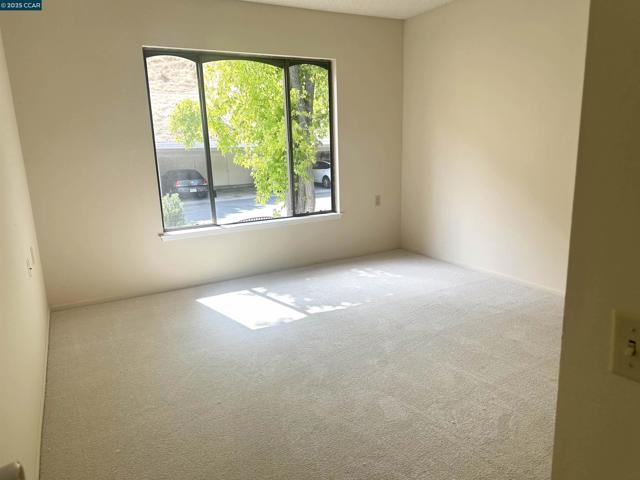 1601 Oakmont Dr, Walnut Creek CA: https://media.crmls.org/mediaz/e3fbc7b3-006f-4758-aee2-3cf05e5a0772.jpg
