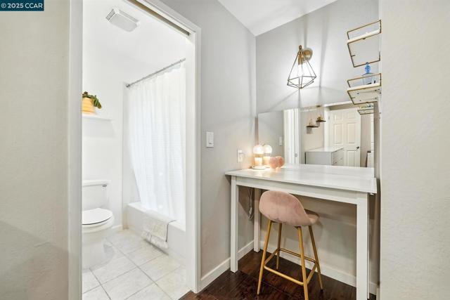1624 San Luis Rd, Walnut Creek CA: https://media.crmls.org/mediaz/e3fbccf3-1760-413b-82bf-21efd4c20676.jpg
