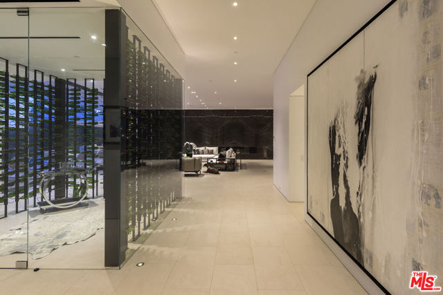 1535 Carla, Beverly Hills CA: https://media.crmls.org/mediaz/e3fbec0e-0c9d-44bc-8a1d-6b41ccb46436.jpg