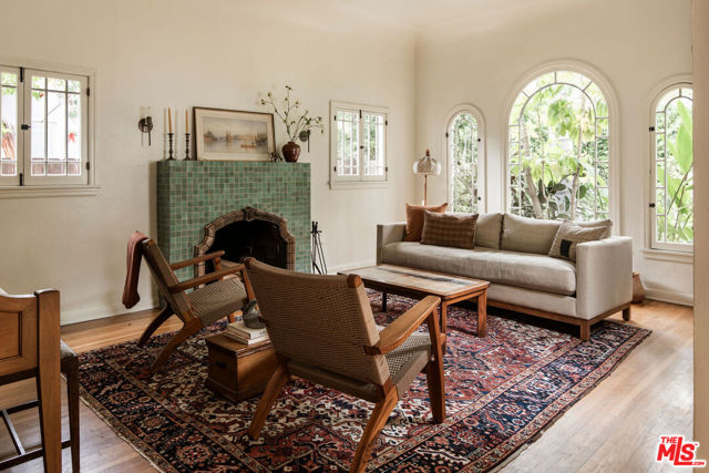 3512 Madera Avenue, Los Angeles CA: https://media.crmls.org/mediaz/e3fc2b9c-c206-447f-a1f6-5fff5b247c65.jpg