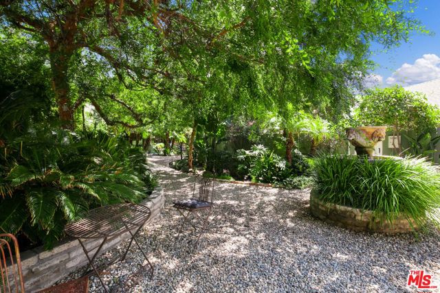 1323 N OLIVE Drive, West Hollywood CA: https://media.crmls.org/mediaz/e3fc5311-a136-44e1-90d1-73e5569e8df6.jpg