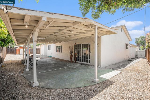 1543 Heartwood Dr, Concord CA: https://media.crmls.org/mediaz/e3fc5d2b-b86c-4610-b9d6-a65e7a410385.jpg