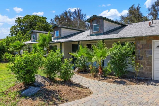 1140 Cloverleaf Dr, El Cajon CA: https://media.crmls.org/mediaz/e3fd8b2f-f1b5-4514-8b1f-649daec002ec.jpg