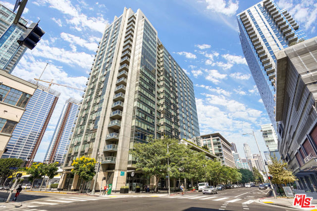 1155 S Grand Avenue, Los Angeles CA: https://media.crmls.org/mediaz/e3fd90cc-ff50-4637-9b0c-59e8fa6bd7de.jpg