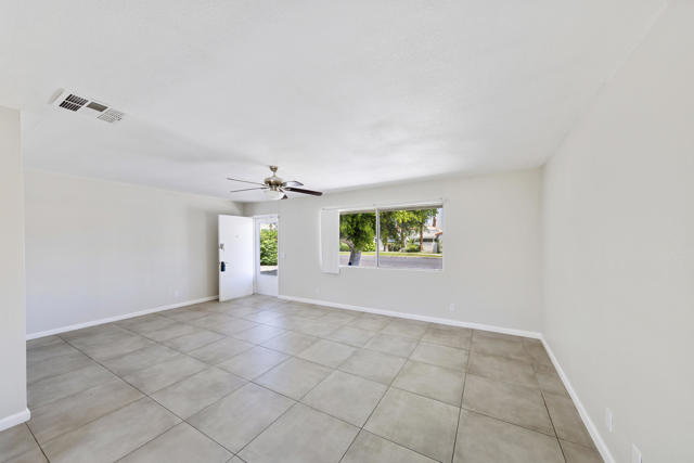 73765 Catalina Way, Palm Desert CA: https://media.crmls.org/mediaz/e3fdbe96-6e99-40c2-b16a-6c874c9ba6d0.jpg