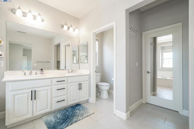 Image 19 of 42 For 122 Center Ct