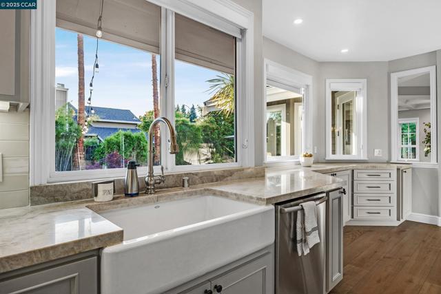 10 Woodside Dr, Danville CA: https://media.crmls.org/mediaz/e3fefff1-ef3e-4598-98f9-ee7c707220f8.jpg