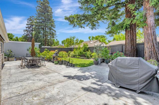 7179 Via Maria, San Jose CA: https://media.crmls.org/mediaz/e3ff4d95-923e-4be5-b42d-2bca793e2448.jpg