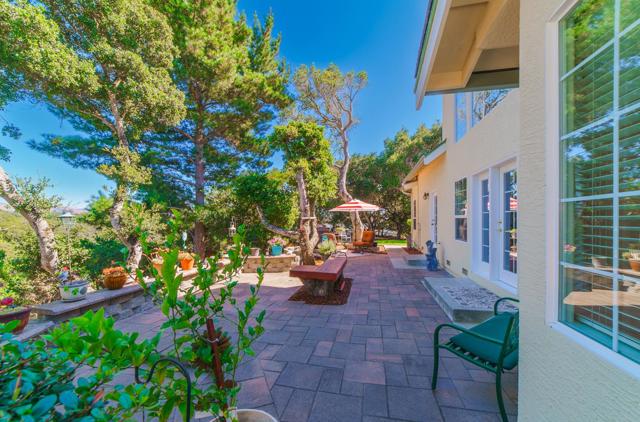 8631 Woodland Heights Court, Salinas CA: https://media.crmls.org/mediaz/e3ff97b8-502f-4655-a774-e9336959da53.jpg