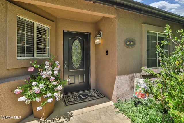 2433 Calle Narciso, Thousand Oaks CA: https://media.crmls.org/mediaz/e400909b-6bee-464d-9266-3fc8c64adb63.jpg