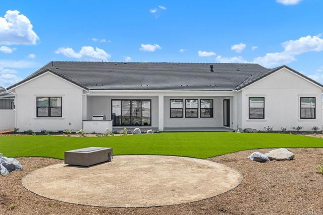 1203 Stonemark Place, Vista CA: https://media.crmls.org/mediaz/e400a722-9813-4171-a6d7-9ba3d6895cd7.jpg