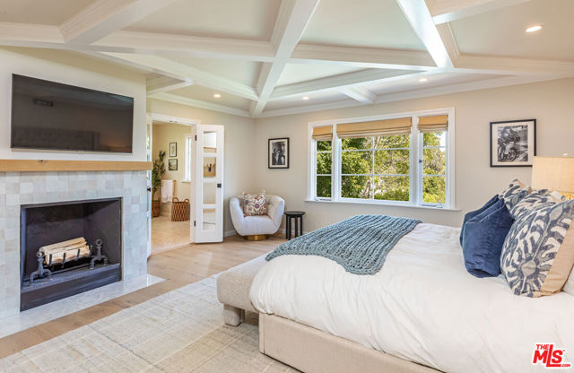 1756 Correa Way, Los Angeles CA: https://media.crmls.org/mediaz/e400bd58-f280-4806-b34c-9cdffa526558.jpg
