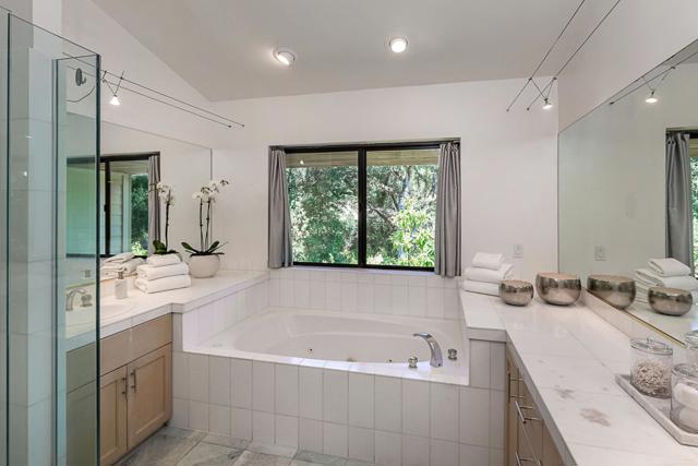 3 Oak Forest Court, Portola Valley CA: https://media.crmls.org/mediaz/e400d1d6-7937-4885-b38e-e95e51dc8dc8.jpg