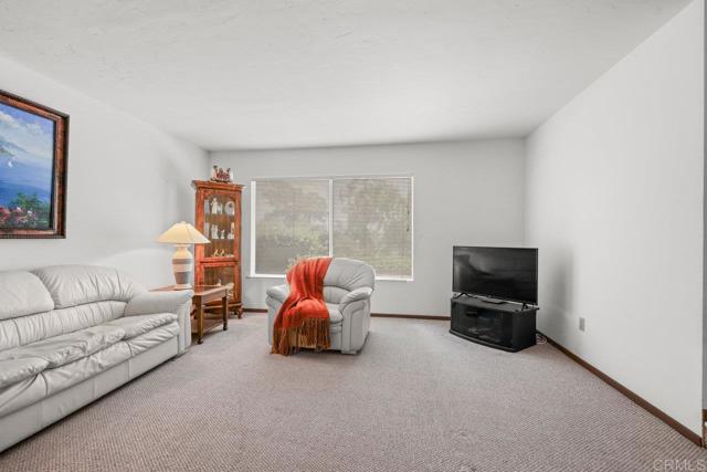 1079 Las Rosas Court, Chula Vista CA: https://media.crmls.org/mediaz/e40126b9-7522-4702-99c4-59ede40d6858.jpg