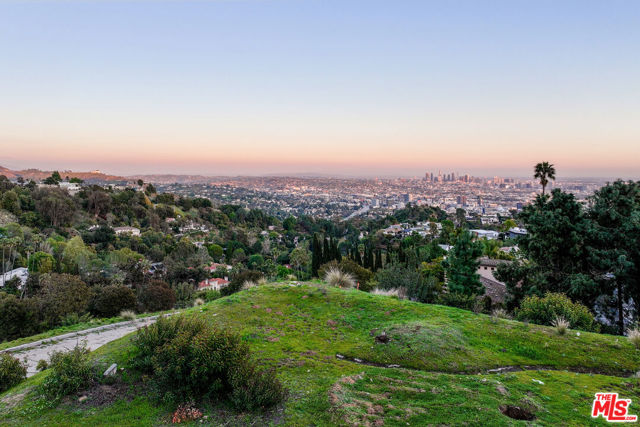 2666 Larmar Road, Los Angeles CA: https://media.crmls.org/mediaz/e4016146-bdcf-492a-8b4b-c66bc6105659.jpg