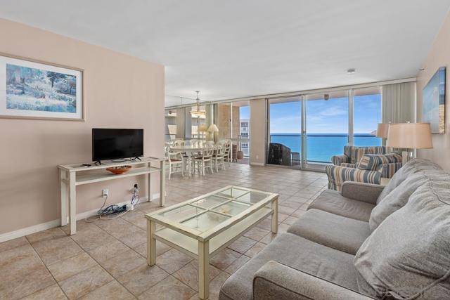 1820 Avenida Del Mundo, Coronado CA: https://media.crmls.org/mediaz/e401b0e1-0798-4856-81f6-c8871a98d18a.jpg