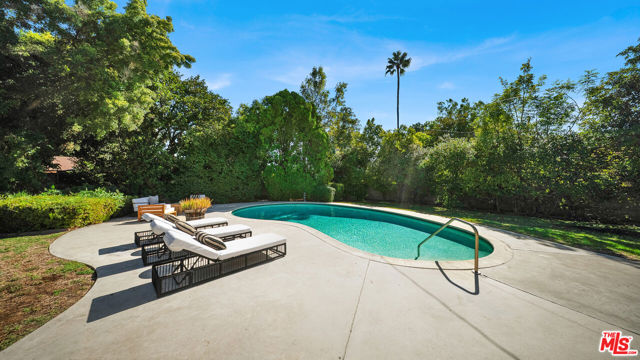 6900 Chisholm Avenue, Lake Balboa CA: https://media.crmls.org/mediaz/e402118d-ec60-4c50-bf3c-253ac49bd7ec.jpg