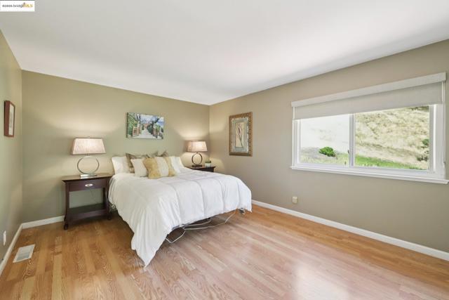 2353 Benham Ct, Walnut Creek CA: https://media.crmls.org/mediaz/e402b3e9-a522-4504-9f18-fac69a3ad131.jpg