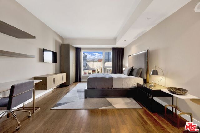 6250 Hollywood Boulevard, Los Angeles CA: https://media.crmls.org/mediaz/e4030b63-cf11-4618-b4b0-84f2c0d84b09.jpg