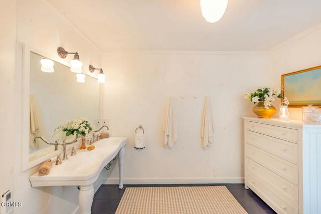 930 Fairview Road, Ojai CA: https://media.crmls.org/mediaz/e4037bde-eef4-4bb1-b61f-319467e51015.jpg