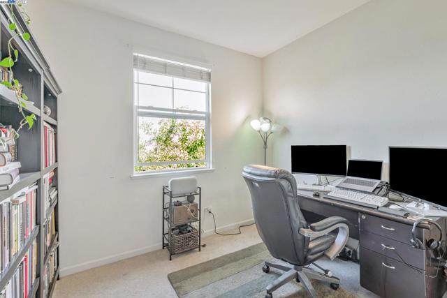40252 Bonica Rose Terrace, Fremont CA: https://media.crmls.org/mediaz/e4043e6d-e49b-4939-9d36-abb85e101edb.jpg