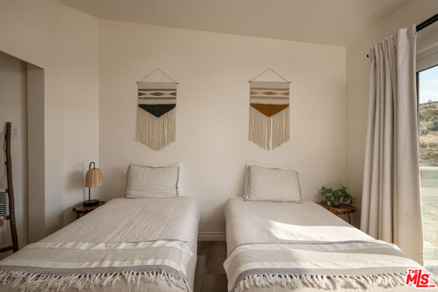 59855 Security Drive, Yucca Valley CA: https://media.crmls.org/mediaz/e40533b7-5524-4236-a081-13c67f1dd235.jpg