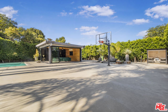 5304 Louise Avenue, Encino CA: https://media.crmls.org/mediaz/e4055ea4-ef01-448e-aee0-986a5864f01b.jpg