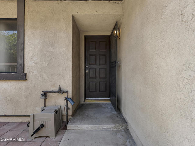 2264 Cochran Street, Simi Valley CA: https://media.crmls.org/mediaz/e405ae46-dd52-433f-9901-50c610f844ef.jpg