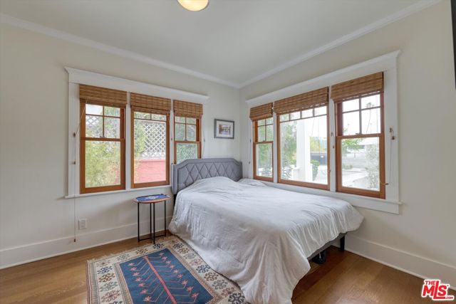 933 W Venezia Avenue, Venice CA: https://media.crmls.org/mediaz/e405c39e-5201-41b6-bdb2-a438e623c279.jpg