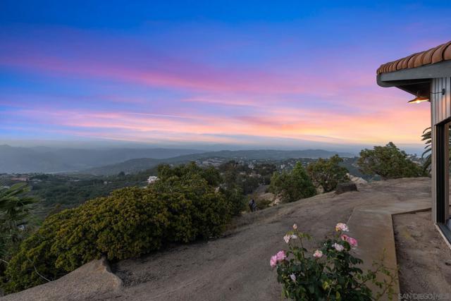 16641 Eagles Crest Rd, Ramona CA: https://media.crmls.org/mediaz/e405f3fc-a688-48e7-aab5-0e2bb4e26339.jpg