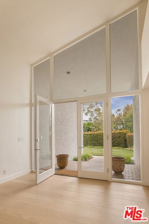 650 N Tigertail Road, Los Angeles CA: https://media.crmls.org/mediaz/e4072c36-1611-4a93-be70-24d71a0679ac.jpg