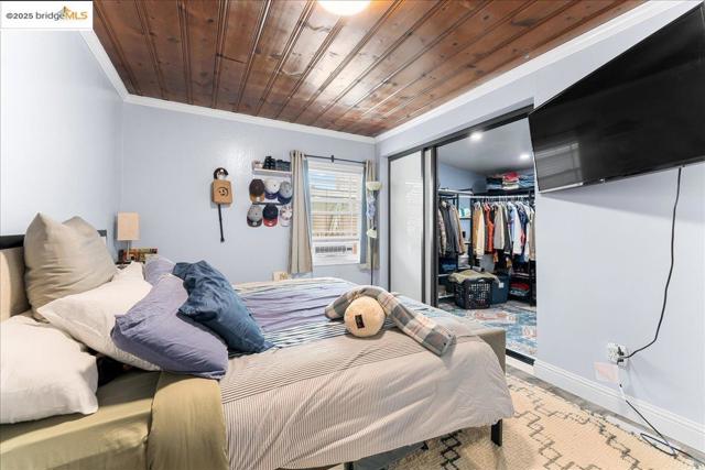 2016 104th AVE, Oakland CA: https://media.crmls.org/mediaz/e4072ff9-b2d0-49a6-9fcd-b4817353c4b4.jpg