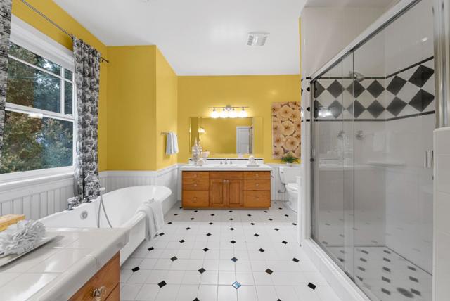18101 Idylwild Road, Los Gatos CA: https://media.crmls.org/mediaz/e407e137-9e27-4999-8228-8b6e3f182d97.jpg