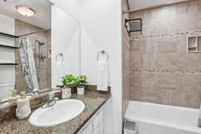 515 Zircon Way, Livermore CA: https://media.crmls.org/mediaz/e4080536-be8d-4366-b0f5-e3c070d51c7a.jpg