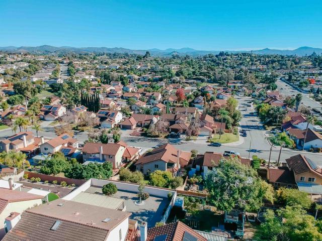 1715 Las Palmas Lane, Escondido CA: https://media.crmls.org/mediaz/e4087568-0207-4bcc-bda1-bb4ea986e363.jpg
