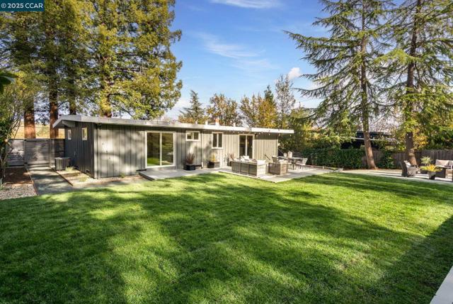 3337 S Lucille Ln, Lafayette CA: https://media.crmls.org/mediaz/e40881a9-3a76-4df2-b33c-321664603d4e.jpg