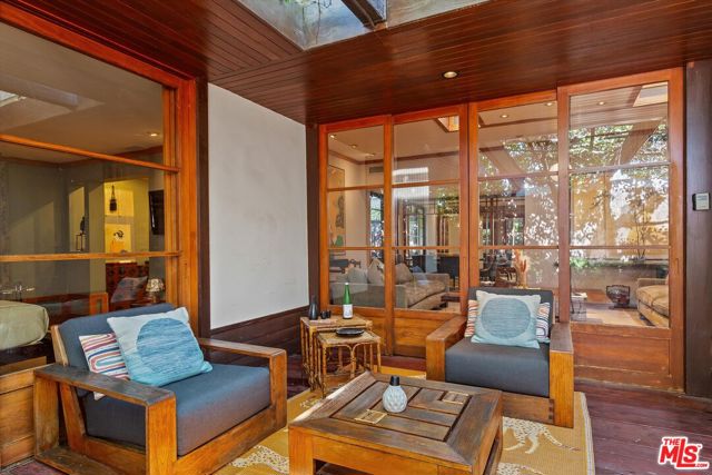465 N Calle Rolph, Palm Springs CA: https://media.crmls.org/mediaz/e408d1ef-12f4-4b3f-8680-783c9ba9fd57.jpg