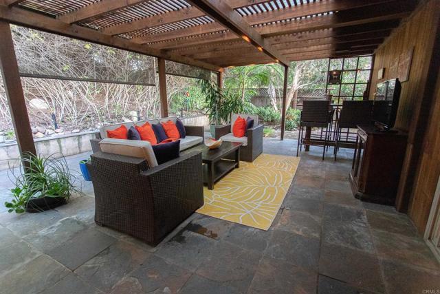 3216 Fair Oaks Ln, Spring Valley CA: https://media.crmls.org/mediaz/e4096f94-4369-45f4-bd6f-086abb0e17e5.jpg
