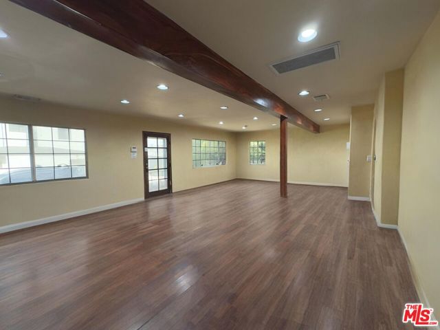 11420 VENTURA Boulevard, Studio City CA: https://media.crmls.org/mediaz/e409a054-c7cf-4a83-82b4-966950ba073d.jpg