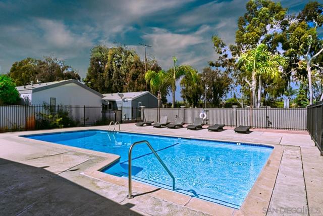 26 Bahama Dr, Escondido CA: https://media.crmls.org/mediaz/e409b047-634c-4018-92b3-45991c2eaada.jpg