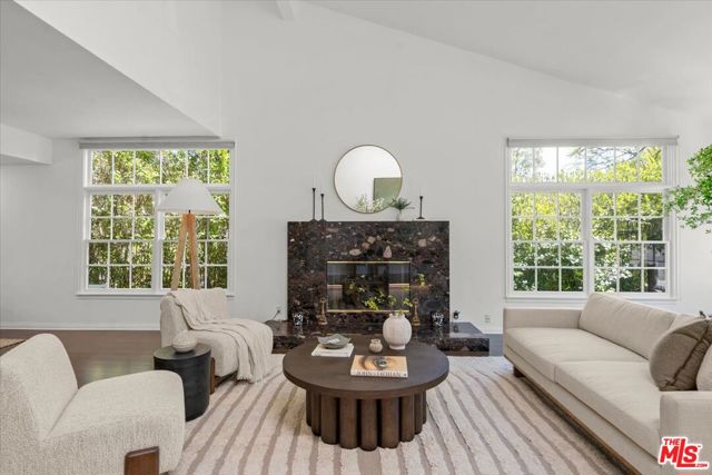 10411 Windtree Drive, Bel Air CA: https://media.crmls.org/mediaz/e409f354-3146-4d21-a97c-55c86cdac86d.jpg