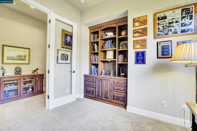 1648 Chianti Ln, Brentwood CA: https://media.crmls.org/mediaz/e40abad0-9819-4f4d-aae8-a29fec485b63.jpg