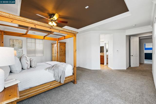 127 Sanford Ct, Brentwood CA: https://media.crmls.org/mediaz/e40acbe5-059e-4590-a995-4e51a2d39f15.jpg