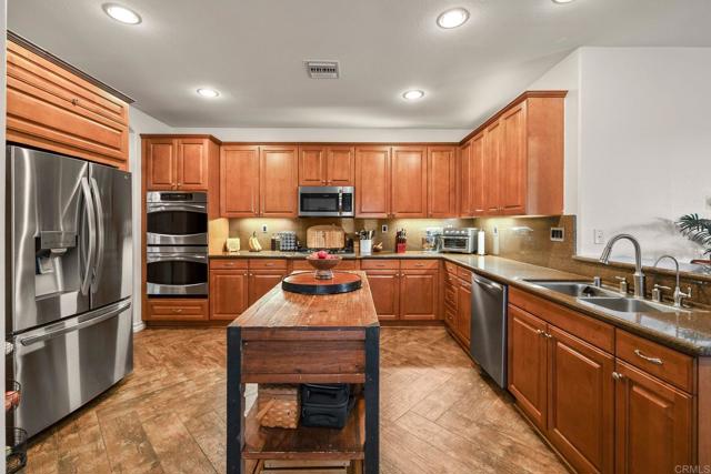 25111 Cedar Ridge Court, Wildomar CA: https://media.crmls.org/mediaz/e40b1ab4-cad7-414e-a027-428283eb7013.jpg