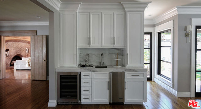18625 Wells Drive, Tarzana CA: https://media.crmls.org/mediaz/e40b758e-6876-4da5-93cb-8b02acfdfbce.jpg