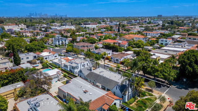 500 N Alta Vista Boulevard, Los Angeles CA: https://media.crmls.org/mediaz/e40bfd02-7ed5-497a-8e1e-d5be63377cc4.jpg