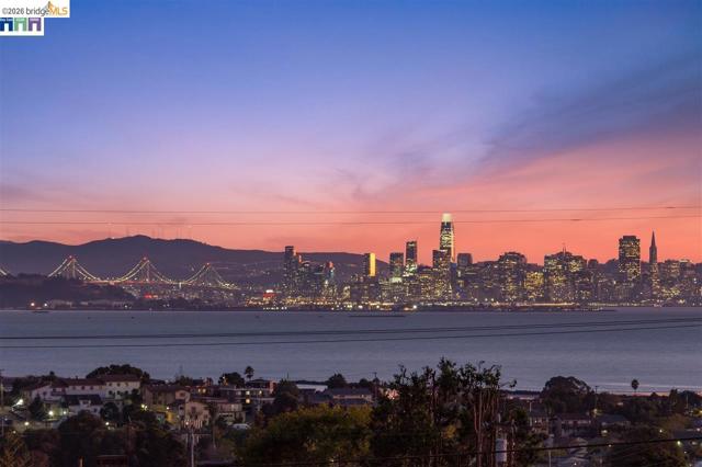 1518 MADERA CT, El Cerrito CA: https://media.crmls.org/mediaz/e40c7a64-f1ee-4bd0-9bb9-5be7e9bc3eff.jpg