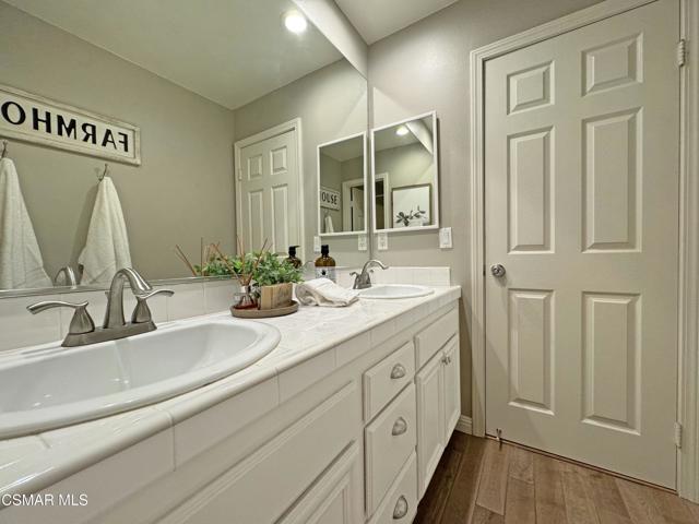 4950 Via Aurora, Newbury Park CA: https://media.crmls.org/mediaz/e40cf41d-7c2a-461c-aaee-990142f924e5.jpg