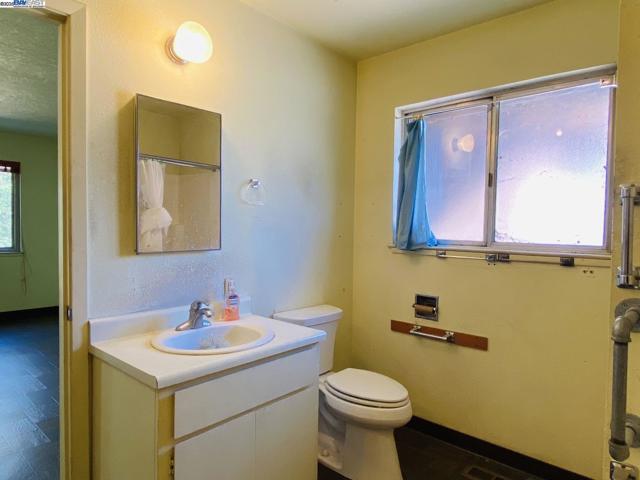 7705 Orford Rd, Stockton CA: https://media.crmls.org/mediaz/e40d057c-eaa4-46f8-8dfd-c13df68d6971.jpg