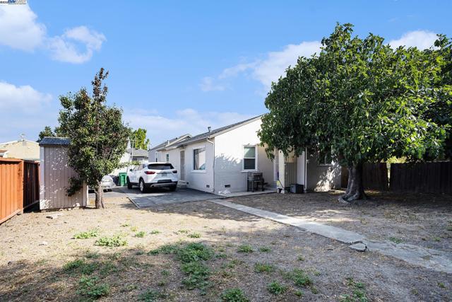 1143 D St, Hayward CA: https://media.crmls.org/mediaz/e40d7892-8cd9-4546-87b4-96aeec6bf70a.jpg